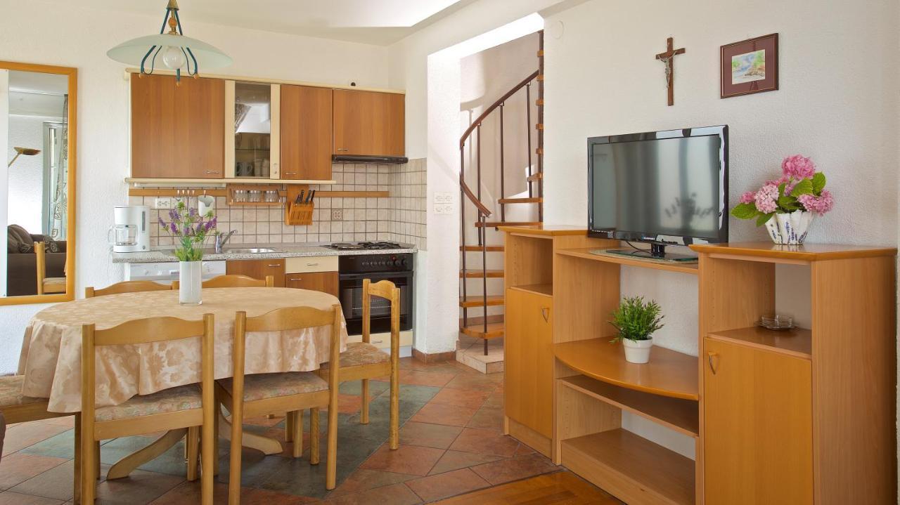 Apartments Kalina Jelsa  Ngoại thất bức ảnh